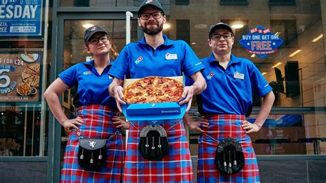 Dominos uniform. What's the website for Domino's uniform ordering? I'm looking for the employee uniform site for ordering shirts etc. Depends on the uniform, just normal hats, and blue shirts are available from Comissary. Black managers shirts, and other uniform things are E&S. 