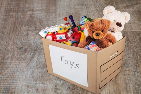 Donate used toys. Are you looking for a way to give back to your community this holiday season? One great option is to donate toys to children in need. Not only does this help bring joy to those les... 
