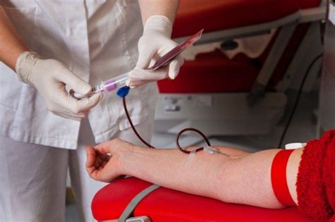 Donating plasma reddit. Patrick Herdener donates plasma twice a week, every week and makes between $50-$70 per donation. That means he typically donates plasma 104 times a year and makes … 