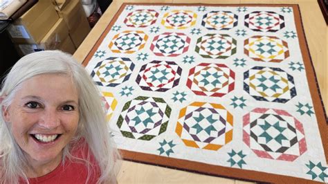 Learn how to make the "Chain Link" quilt with this tutorial from Jordan Fabrics.. 