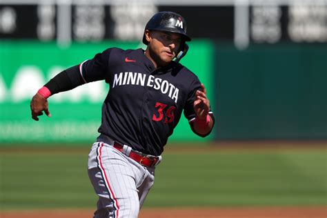 Donovan Solano out of lineup but Twins avoid worst-case scenario