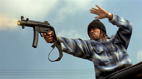 Dont a menace. Етикети: Dont, Menace, прави, бъркотии, 1996 "Не прави бъркотии" е пародия на много афро-американски филми, например "Boyz in the hood", "South Central", и "Juice". 