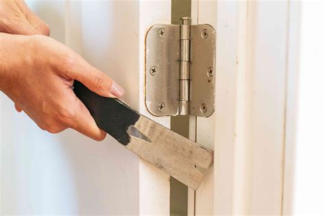 Door fix. Steps: 1 Remove any nails or screws from the damaged area. 2 Nail pine 1×4 guide blocks to the doorjamb around the damaged area. 3 Adjust the router’s depth of cut to equal the … 