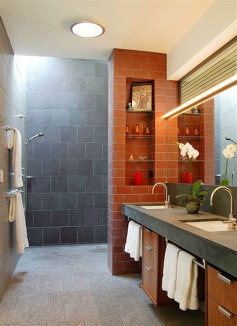 Doorless showers. Let's look at the pros and cons of including a doorless shower in your master bath remodel. The Benefits and Drawbacks of Doorless Showers. The Pros. A walk-in shower in the master suite offers several advantages over a traditional shower or tub/shower combo. They're incredibly versatile and can fit into even a small bathroom … 