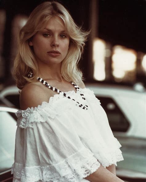 Dorothy stratten. Updated June 7, 2023. A small-time hustler from Vancouver, Paul Snider thought he'd struck it rich when he met model Dorothy Stratten — but when she left … 