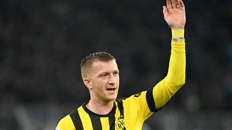 Dortmund captain Marco Reus extends contract another year