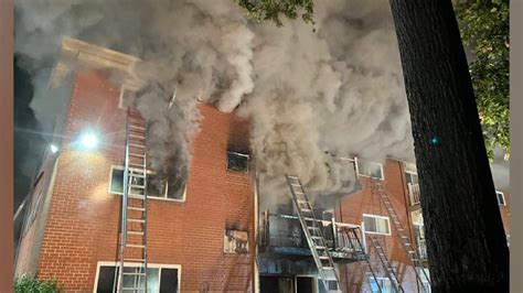 Dos personas resultan gravemente heridas tras incendio en apartamentos de Silver Spring