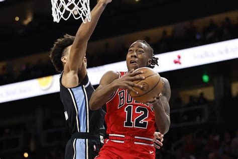 Dosunmu scores 29 Bulls post season high in points to beat Hawks
