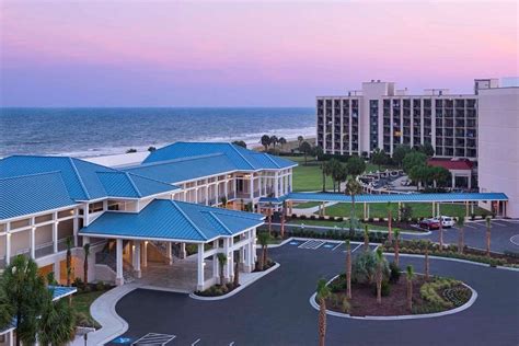 This DoubleTree Resort by Hilton Myrtle Beach Oceanfront resort features rooms with ocean views and the private balconies. Two lazy rivers and 6 pools are available at DoubleTree Resort by Hilton Myrtle Beach Oceanfront . An 18-hole miniature golf course can also be found at the resort. The rooms feature a cable TV.