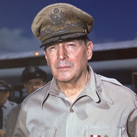 Douglas macarthur contributions to ww2