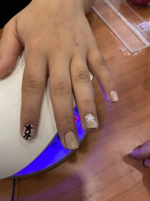 There are some things you should not do before going to a nail salon. Check out our top 5 things you should not do before going a nail salon. Advertisement Nothing finishes your lo....