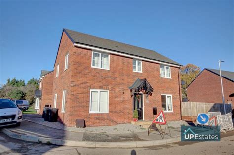 Down Meadow, Bedworth 4 bed detached house - £400,000