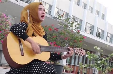 Chord kunci gitar dan lirik lagu ujung aspal pondok gede