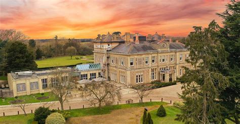 Sep 26, 2020 · Down Hall Hotel Spa and Estate is a luxury hotel located northwest of London, England. It was the homebase of this season of The Great British Baking Show. Contestants and crew stayed in the hotel ... . 