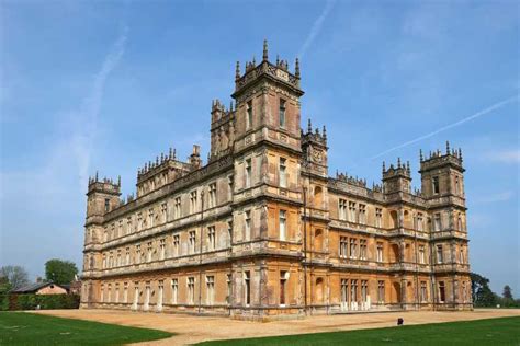 Downton Abbey and Village Tour by Coach