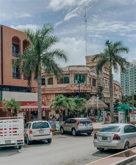 Downtown cancun. In September, Cancun has an average daily high temperature of 89 to 90 degrees Fahrenheit, and an average daily low temperature of 76 to 77 degrees Fahrenheit. The weather is sligh... 