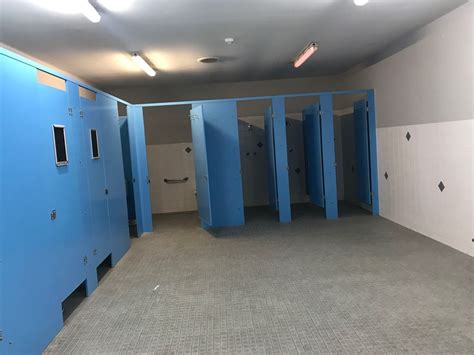 Downtown locker room in iverson mall. You will learn following business information about Downtown Locker Room: location at the mall, other nearby locations by states, opening hours, map and gps coordinates, directions, phones and contacts. You can also follow customer reviews for Downtown Locker Room and ratings for each store. 