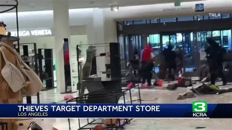 Dozens of thieves ransack Nordstrom at California mall