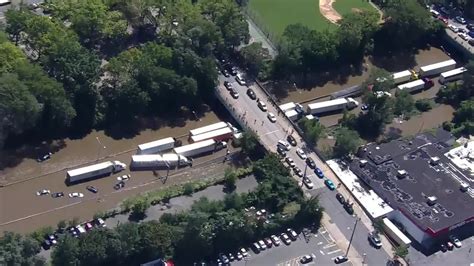 Dozens of vehicles stranded on flooded Major Deegan Expressway