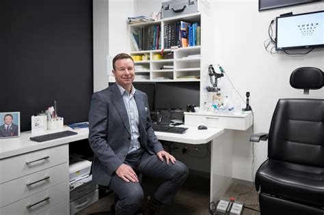 Dr John Rawstron - Southern Eye Specialists