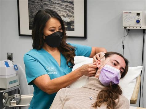 Jul 1, 2021 · In Dr. Pimple Popper's new Instagram video, she squeezes tons of blackheads all over her patient. There are clogged pores as far as the eye can see and even "outta sight." Dr. Pimple Popper finds ... . 