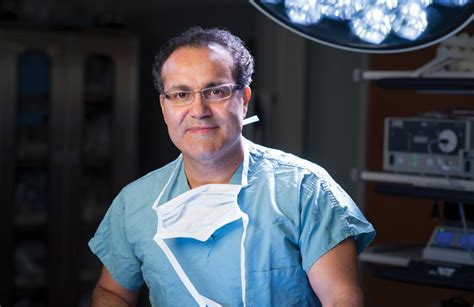 Dr q. Dr. Quiñones-Hinojosa is a neurosurgeon and chair of the Department of Neurologic Surgery at Mayo Clinic in Florida. He specializes in brain and spinal tumors, pituitary and skull base tumors, and personalized medicine. 