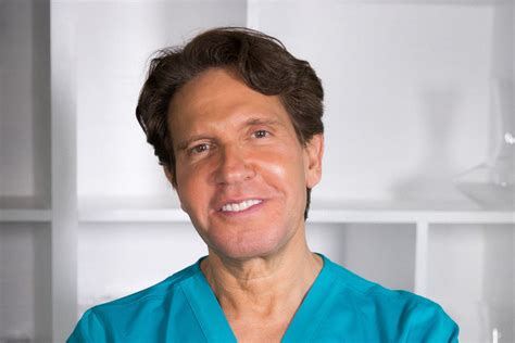 Dr. gross. Dr Dennis Gross Skincare. 43 结果. Dr Dennis Gross，中文是丹尼斯医生，是一个能胜任“私人皮肤医生”的护肤品牌，它是由专业皮肤科医生Gross博士创立于2002年 … 