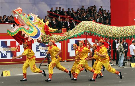 Dragon dance. Aug 15, 2021 · The dragon dance referred to as “龙舞” (lóng wǔ) or “龙灯” (lóng dēng) in Chinese, it is meaning dragon dance or dragon lantern dance,is a time-honored cultural tradition. This captivating performance involves a group of skilled performers manipulating long poles to gracefully move a dragon prop. 