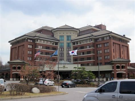 Dragon hill hotel yongsan. Tickets cost ₩4,100 - ₩5,500 and the journey takes 56 min. Alternatively, Airport Limousine Korea operates a bus from Incheon Int'l Airport T1 to Gongdeok Station every 15 minutes. Tickets cost ₩16,000 - ₩17,500 and the journey takes 1h. K Airport Limousine also services this route 4 times a day. Train operators. 