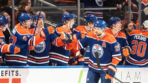 Draisaitl, McDavid help Oilers beat Islanders 4-1 to win Kris Knoblauch’s coaching debut