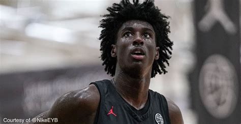 The North Carolina basketball program has one recruit committed in its 2024 recruiting class after landing a commitment from Drake Powell last week. 247Sports has updated its 2024 rankings for the class. Among the highest risers in the class rankings is the Tar Heels commit as Powell climbed 20 spots from No. 76 overall to No. 56 in the rankings.. 