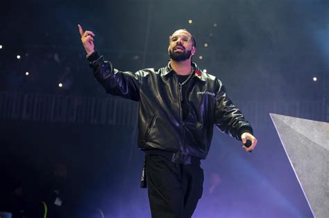 Drake to start ‘It’s All a Blur’ tour this summer with stops in Vancouver, Montreal