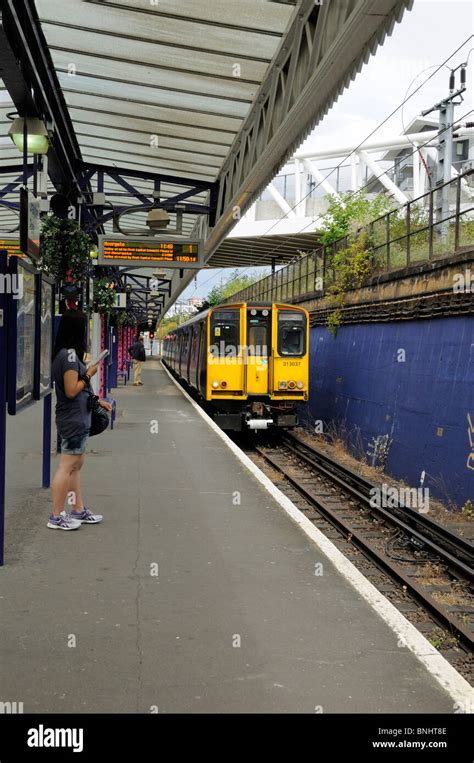 Drayton Park Rail Station - Transport for London