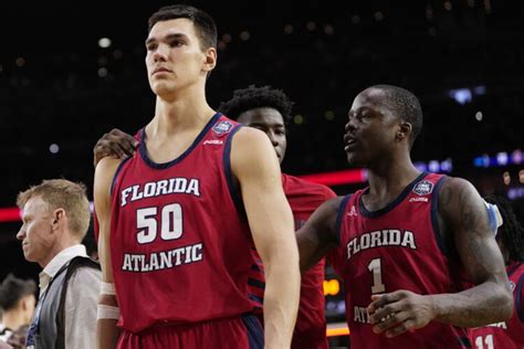Dream season ends for FAU in 72-71 Final Four loss to Aztecs