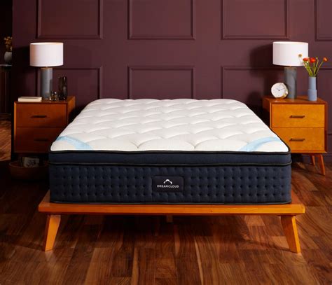 Dreamcloud king mattress. Dec 30, 2023 · The DreamCloud Hybrid: from $839 $449 at DreamCloud Sleep. Currently, you can get up to 40% off the DreamCloud Mattress, with a queen reduced from $1,332 to $799. While this is a good deal ... 