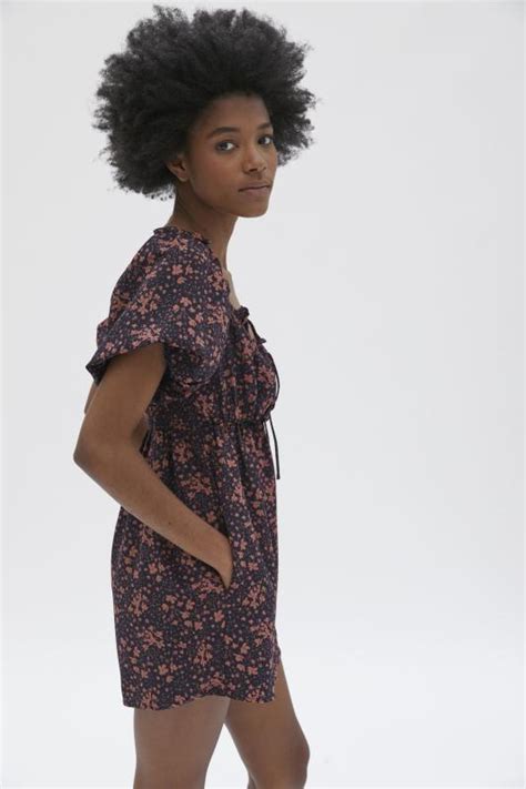 Dress forum. Dress Forum is a Los Angeles based young contemporary women's clothing brand launched in 2014; specializing in beautiful prints with a timeless color palette in soft ... 
