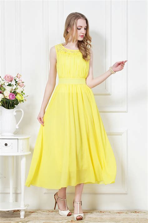 Dressed in yellow. When to Wear a Yellow Dress Yellow is a color that often gets overlooked when women are shopping for designer gowns. In actuality, yellow can be a perfect choice for anyone that wants to personify cheeriness and vibrance with their look. Additionally, the many available shades of yellow make it easy to find something that suits 