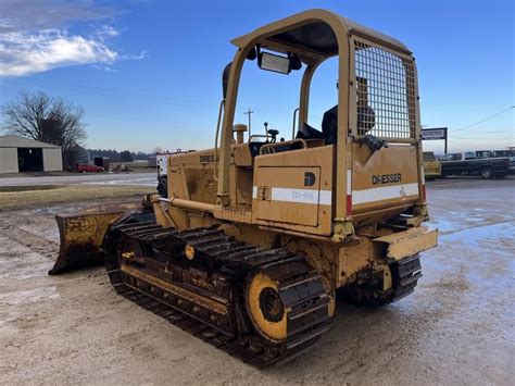 1995 TD9H Dresser dozer crawler, 4 cylinder Cummings engine, open cab, 6 way blade, blade is 111 inches wide, 24 inch pads, ... Search By Specs * Notice: Financing terms available may vary depending on applicant and/or guarantor credit profile(s) and additional approval conditions. Assets aged 10-15 ...