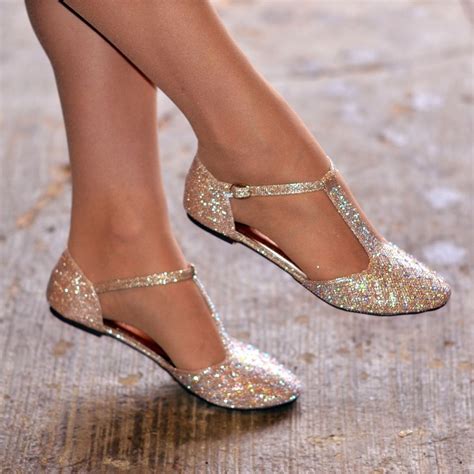 Dresses for flat shoes. 8 Jun 2015 ... I have a confession to make, over the past few years if given the option I choose flats over heels - from boots to actual flats, ... 