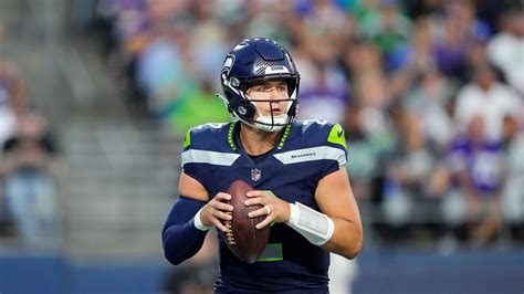 Drew Lock throws 2 touchdown passes to lead Seahawks to a 24-13 win over Vikings