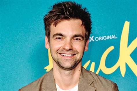 Drew tarver. Drew Tarver, who’s like a more laidback Will Forte, is the film’s egomaniacal stooge, and the glee of his performance is that he never overstates Jason’s entitlement; it’s just there. He ... 