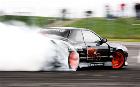 Drift motion. Car drifting is both a pastime and profession. For hobbyists and professionals, the basic principles of drifting are the same. Toss the car … 