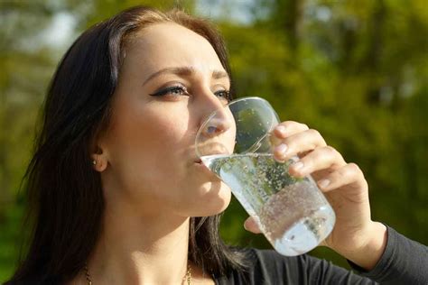 Drinking sparkling water. In recent years, there has been a growing trend towards healthier beverage choices. People are increasingly looking for options that are not only delicious but also free from artif... 