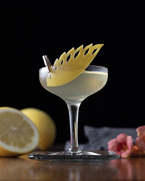 Drinks - Garnish with Lemon