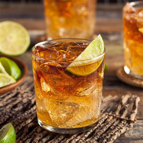Drinks mixed with rum. 2. Cola. Rum and cola are best friends, and you can make this drink with white or dark rum. To make a classic Cuba Libre, add lime to the mix. Here’s a quick recipe: pour 1 part rum and 2 parts cola into an … 