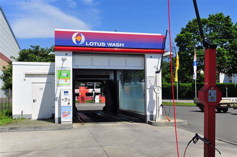 8. El Car Wash. El Car Wash is currently only located in Florida, with new locations popping up almost monthly It is a free self service vacuum location, followed by a paid drive thru car wash. You can certainly go vacuum your car at any time as they have rows of 10+ vacuums available..