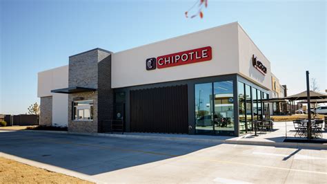 Drive thru chipotle. Tampa's first Chipotle with a drive-thru opened today at 8301 N Dale Mabry Hwy. The "Chipotlane," is a little different than a standard drive-thru, however, and doesn't actually … 