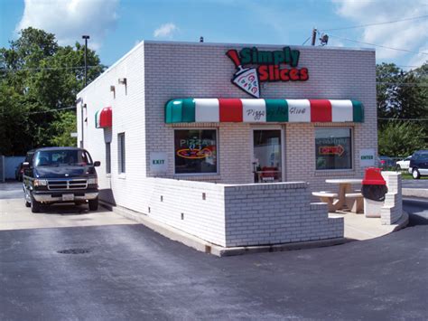 Drive thru pizza. Maxwell's Drive-thru & Pizzeria, Zanesville, Ohio. 5,749 likes · 92 talking about this · 390 were here. Bringing cold beverages and hot pizza to the south side of Zanesville! 