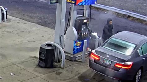 Driver attacked, vehicle stolen at gas station in Wicker Park