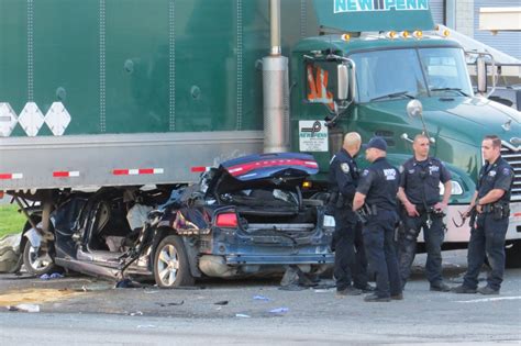 Driver dead, passenger seriously injured after semi-truck hit-and-run on I-55